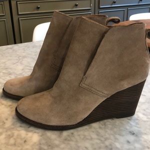 Lucky Brand taupe suede shoe boots